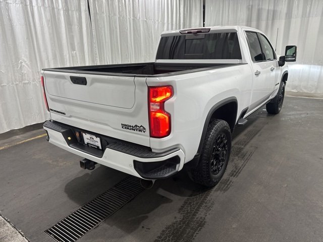 2022 Chevrolet Silverado 3500HD High Country photo 2