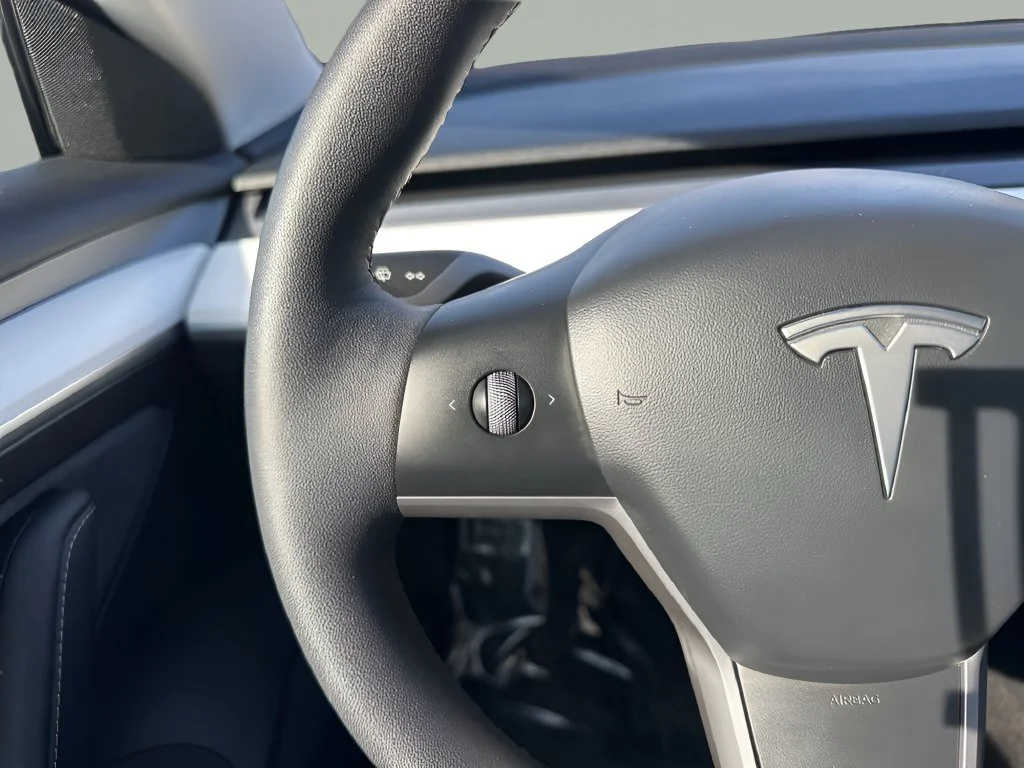 Used 2022 White Tesla Base image 16