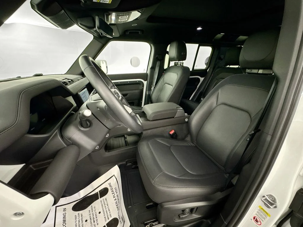 Used 2024 White Land Rover X-Dynamic SE image 20
