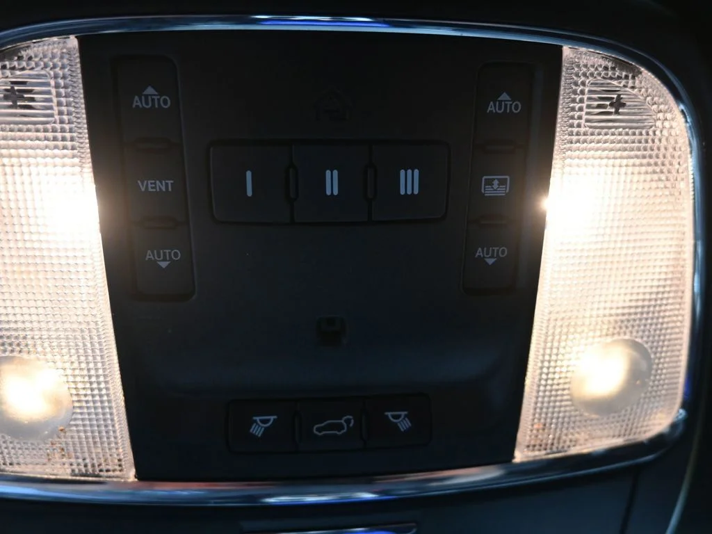 Used 2019 Gray Jeep Limited image 22