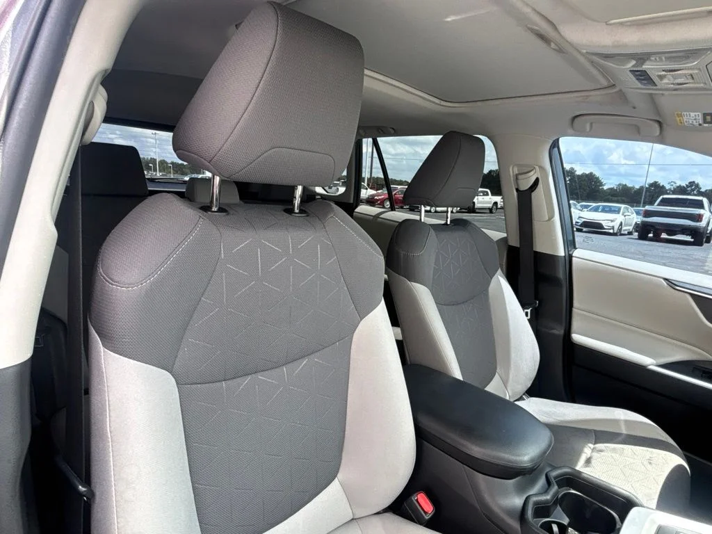 Used 2019 Gray Toyota XLE image 17