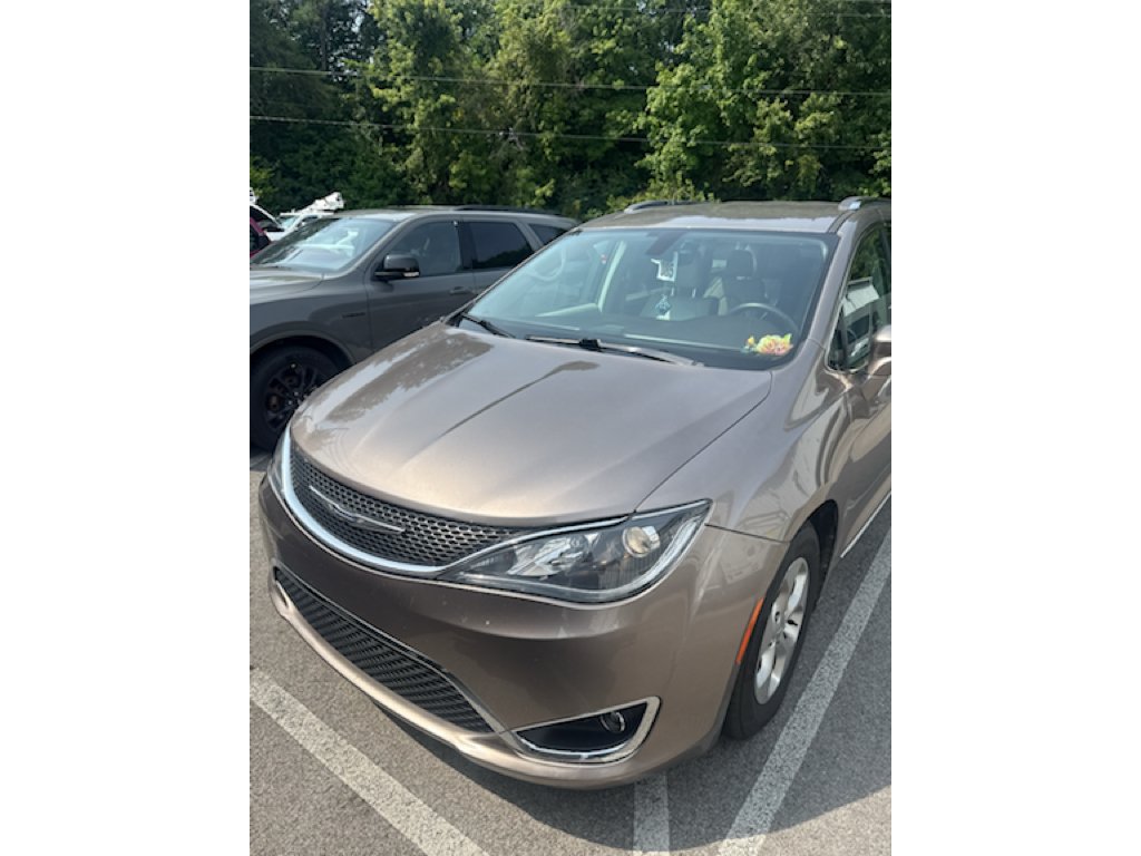 Used 2017 Molten Silver Chrysler Touring-L Plus image 1