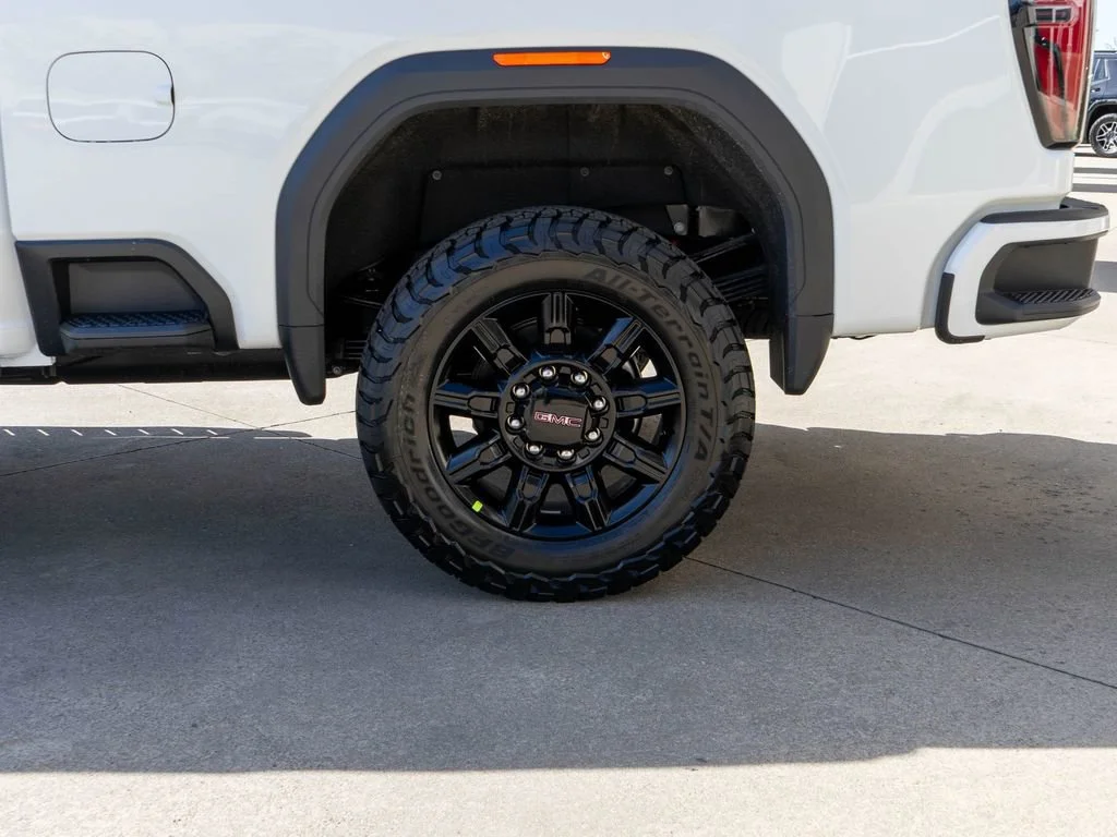 New 2026 Summit White GMC AT4 image 32