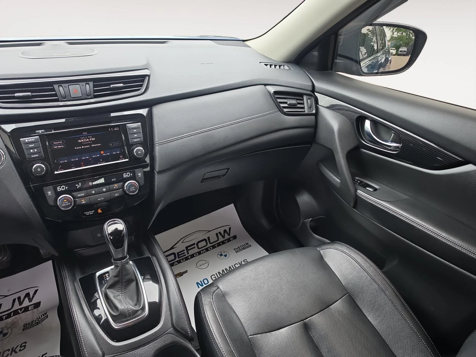 Used 2018 Caspian Blue Nissan SL image 12
