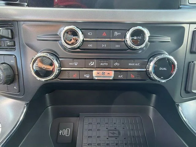 New 2026 Agate Black Metallic Ford XLT image 29