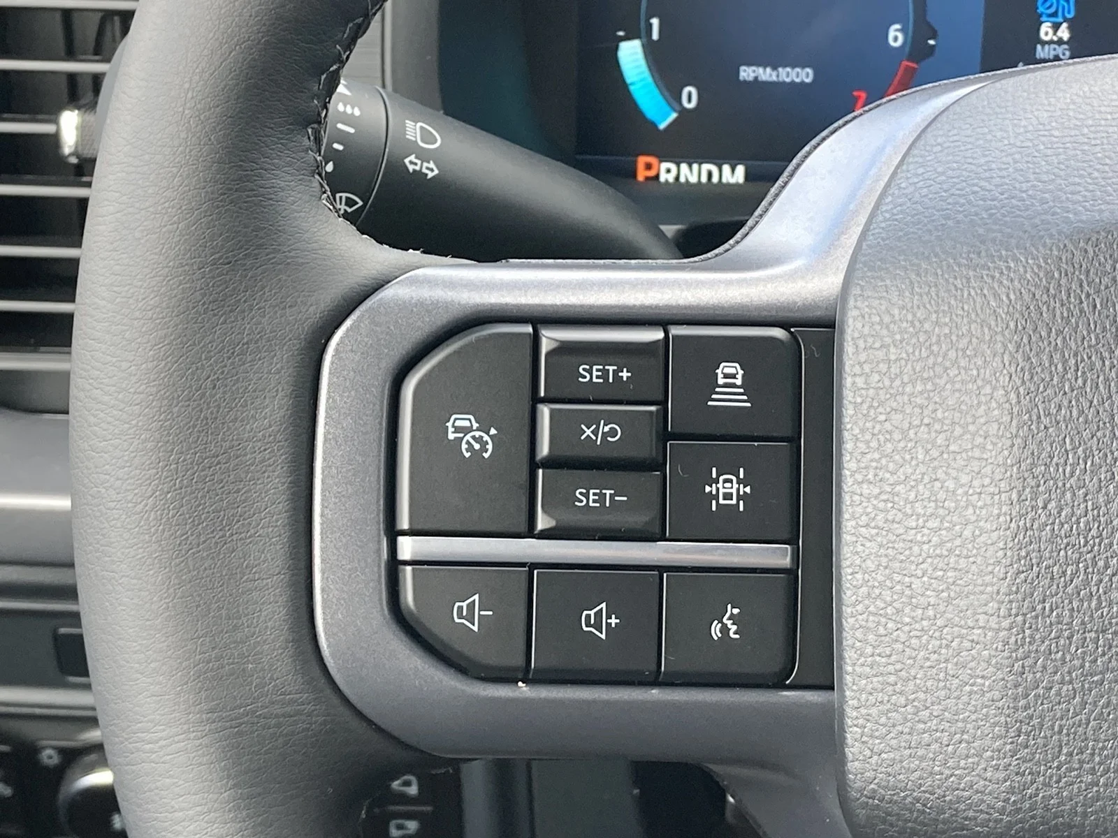 New 2026 Oxford White Ford XLT image 13