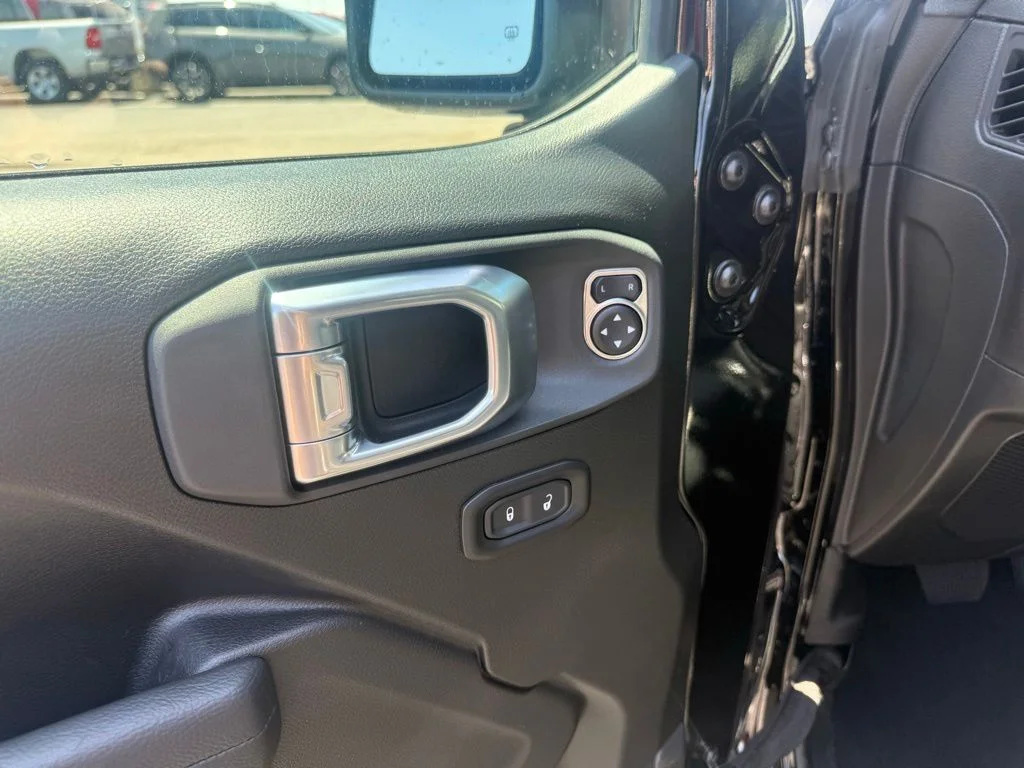 New 2026 Black Clear-Coat Exterior Paint Jeep 85th Anniversary Edition image 14