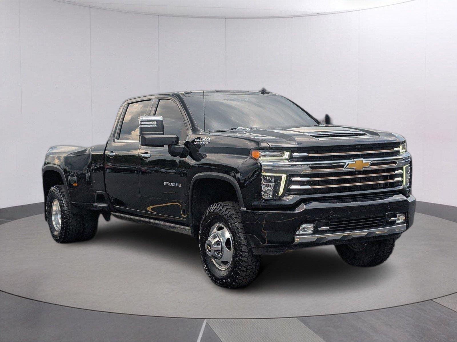 Used 2022 Mosaic Black Metallic Chevrolet High Country image 9