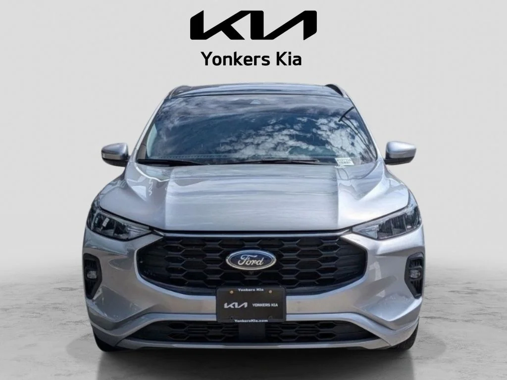 Used 2023 Silver Ford ST-Line Select image 3