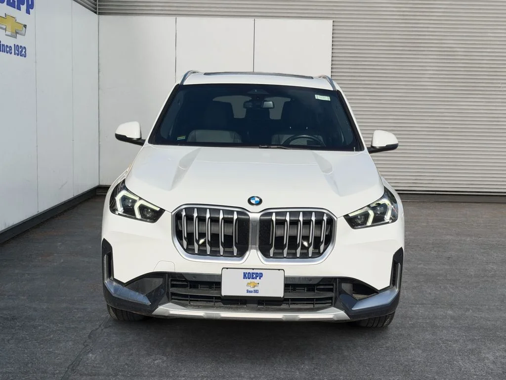 Used 2025 White BMW xDrive28i image 8