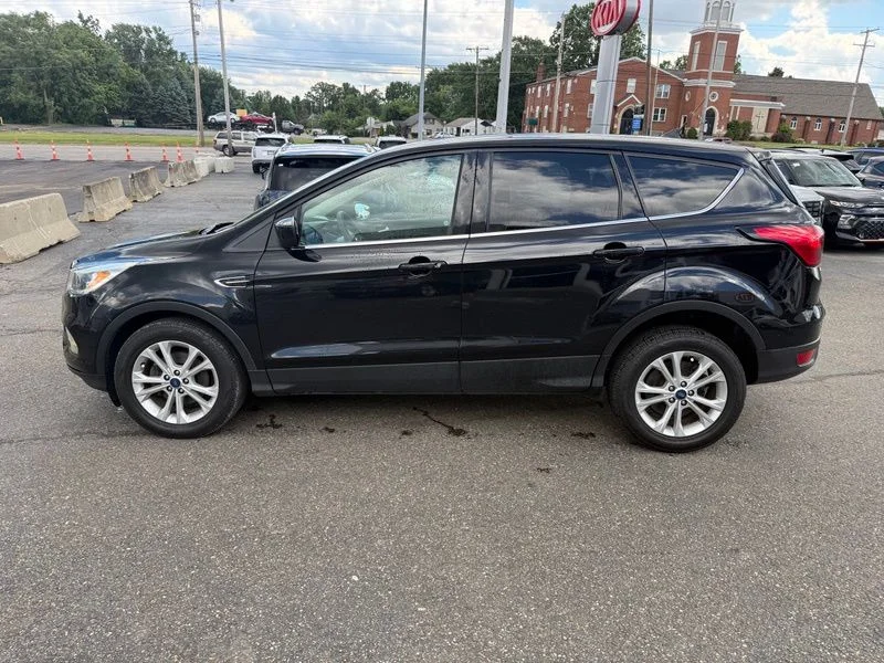Used 2019 Black Ford SE image 5