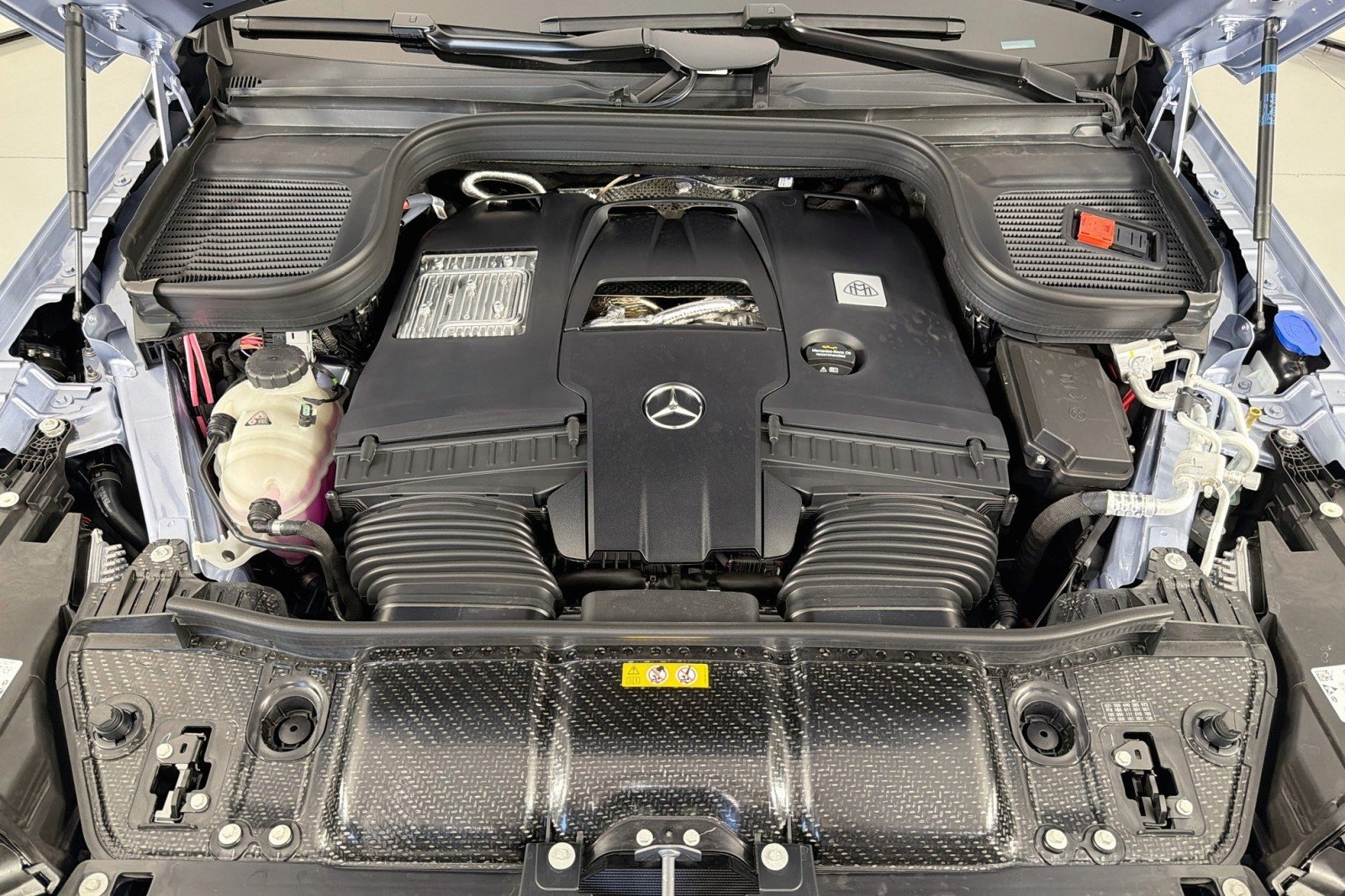 New 2026 MANUFAKTUR Cote d Azur Light Blue Metallic Mercedes-Benz Maybach GLS 600 4MATIC® SUV image 13