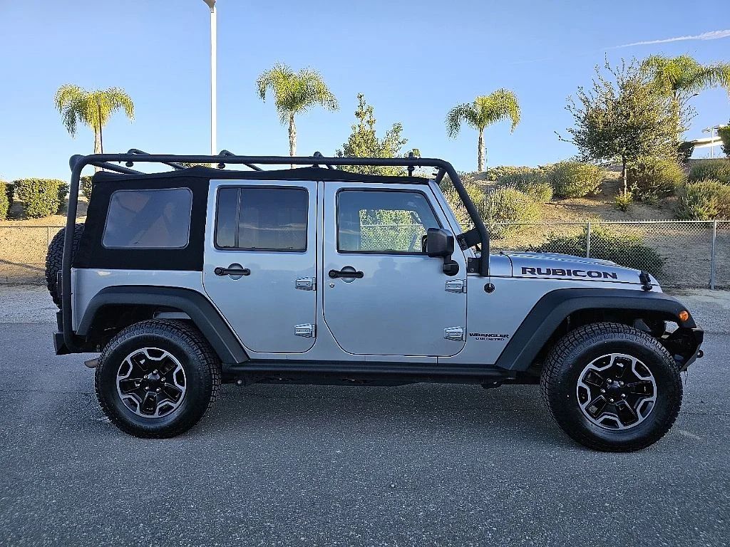 Used 2015 Silver Jeep Unlimited Rubicon image 9
