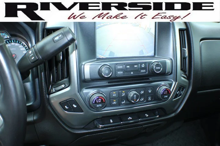 Used 2018 GRAPHITE METALLIC Chevrolet LT image 10