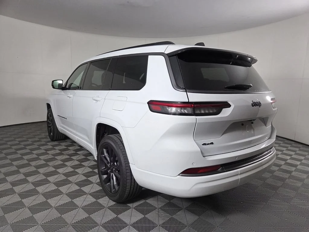New 2026 Bright White Clear-Coat Exterior Paint Jeep Limited Reserve image 6