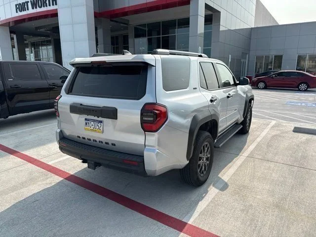 Used 2025  Toyota SR5 image 5