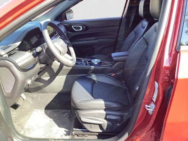 New 2026 Pearl Jeep LATITUDE ALTITUDE 4X4 image 10