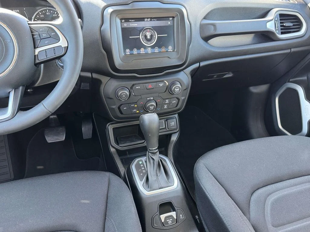 Used 2019 Blue Jeep Latitude image 3