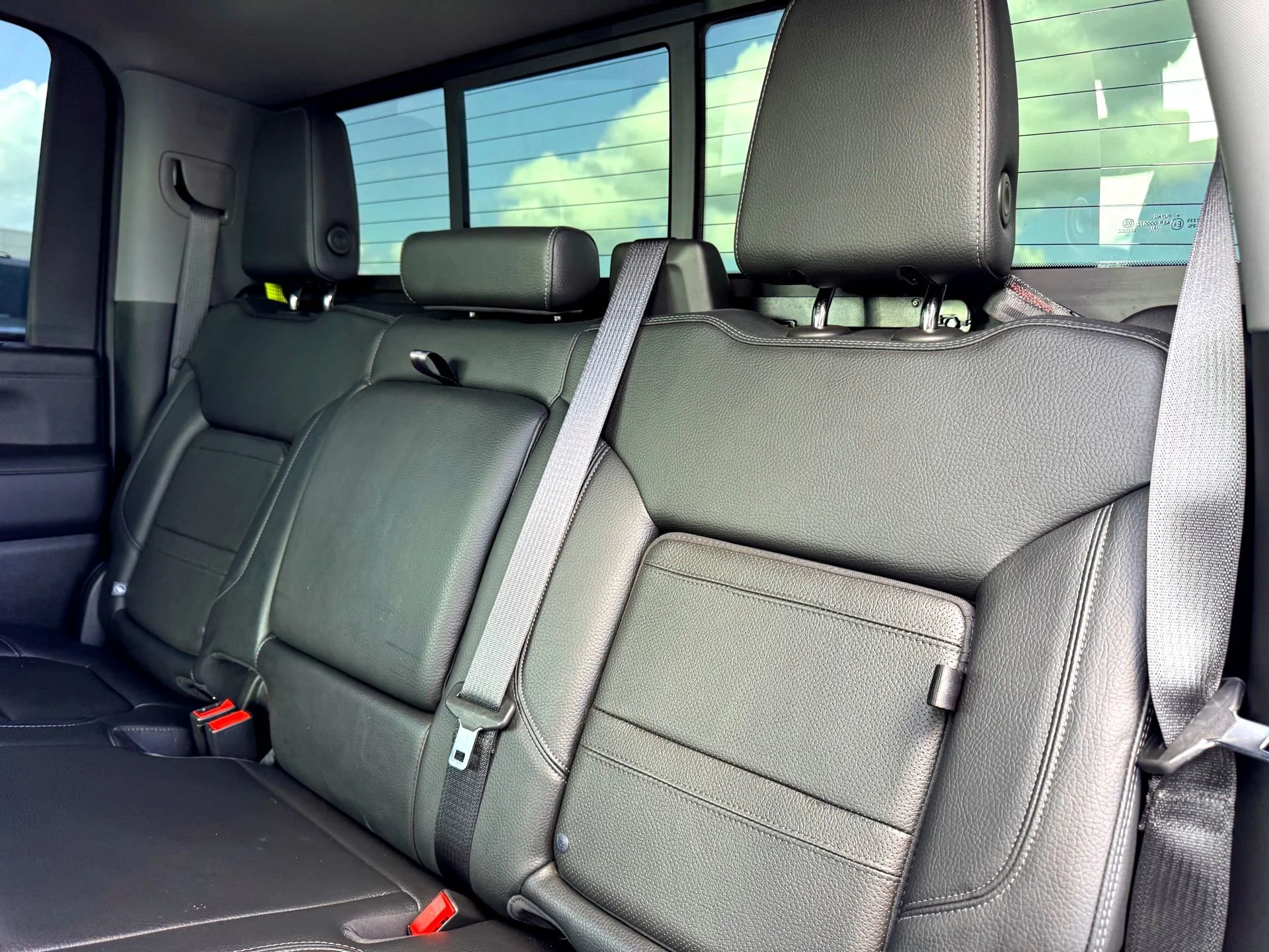 Used 2022 Onyx Black GMC Denali image 17