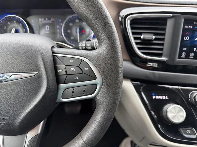 Used 2018 Black Chrysler Touring Plus image 29