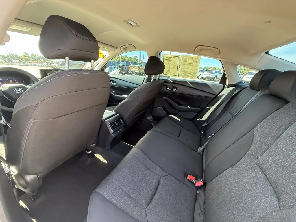 Used 2025 White Honda LX image 23