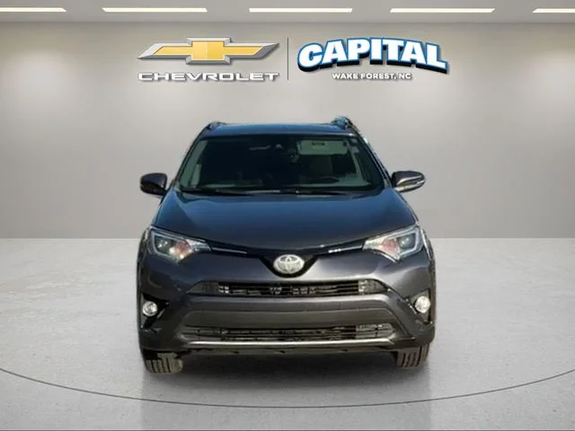 Used 2018 Gray Toyota XLE image 8