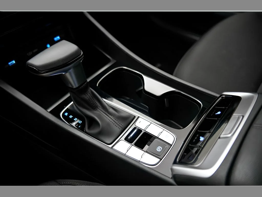 Used 2023 Serenity White Pearl Hyundai SEL image 17
