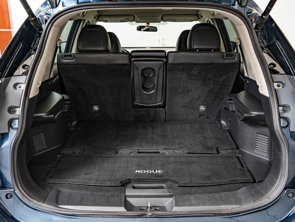 Used 2015 Arctic Blue Metallic Nissan SL image 20