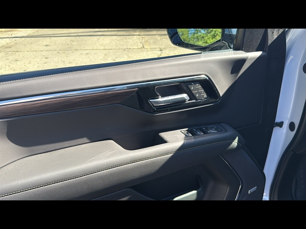 2026 Chevrolet Suburban Premier - Photo 7