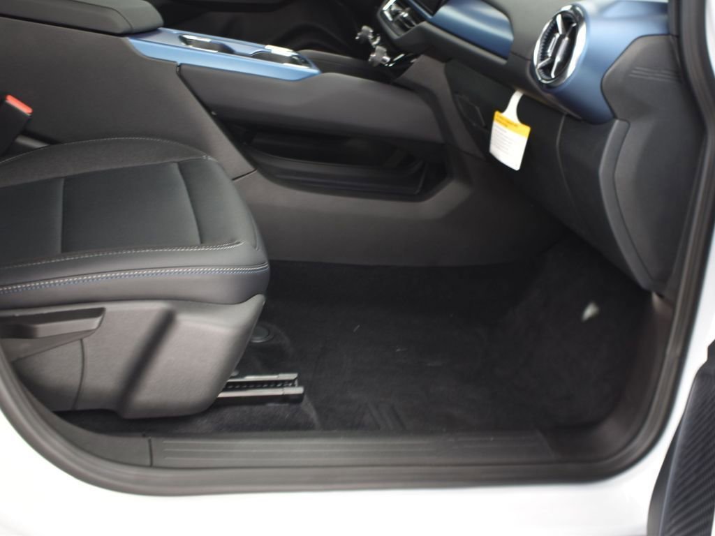 New 2025 Summit White Chevrolet LT image 21