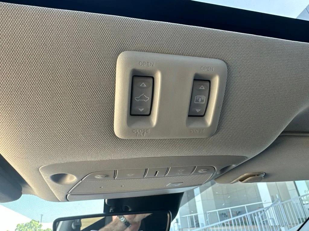 Used 2024 White Nissan Platinum image 20