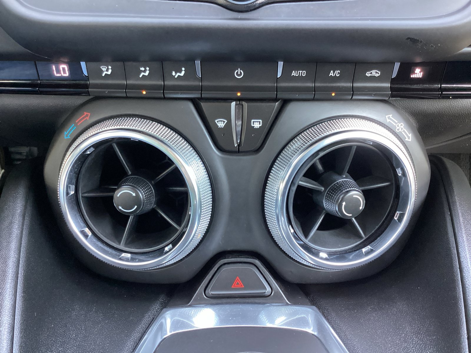 Used 2020 RIVERSIDE BLUE METALLIC Chevrolet 1LT image 19