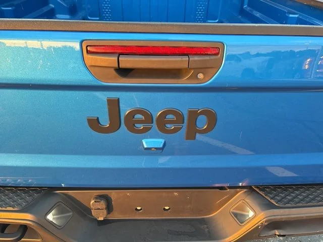 Used 2022 Blue Jeep Sport image 17
