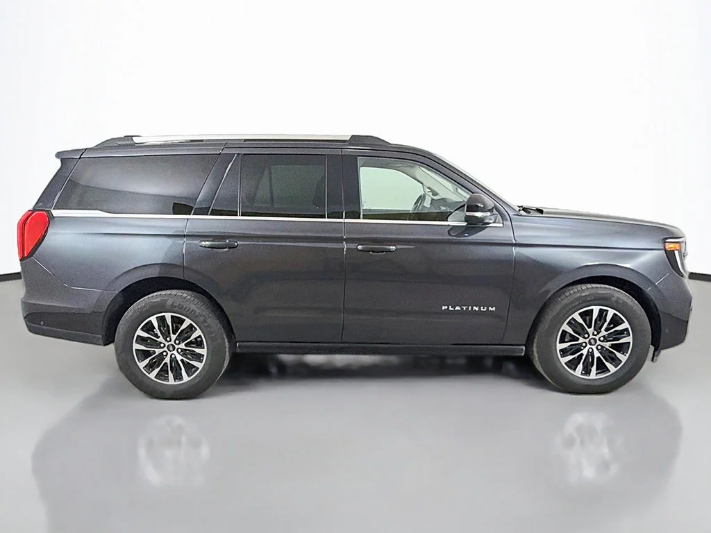 Used 2025 Gray Metallic Ford Platinum image 21