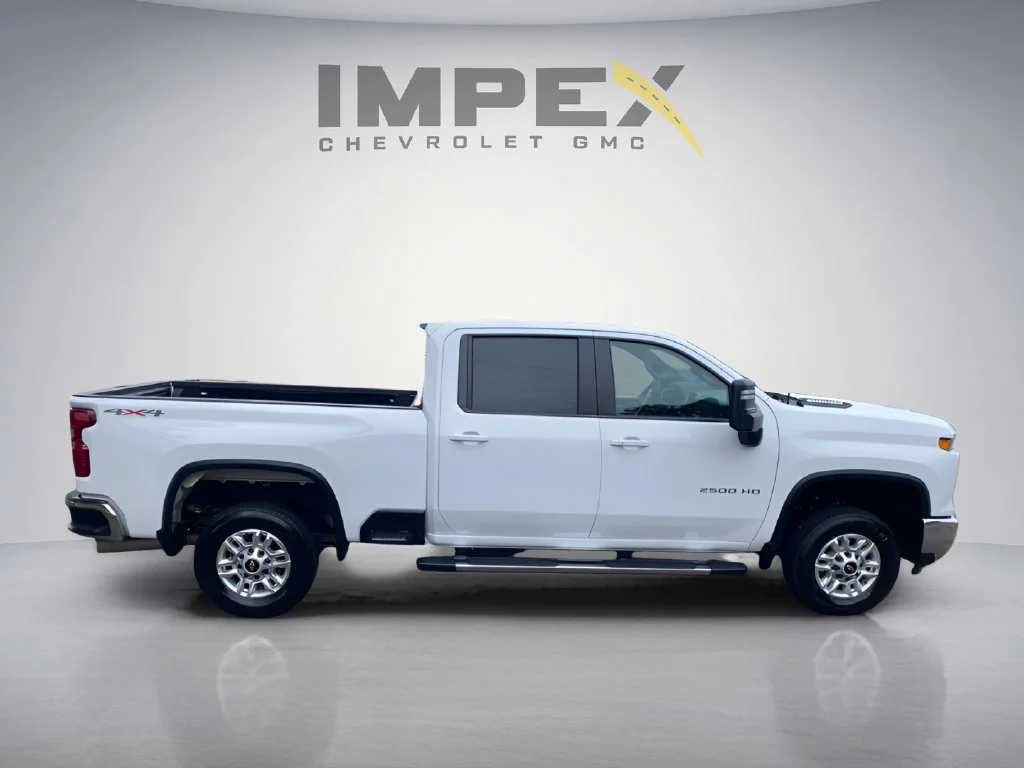 Used 2026 Summit White Chevrolet LT image 5