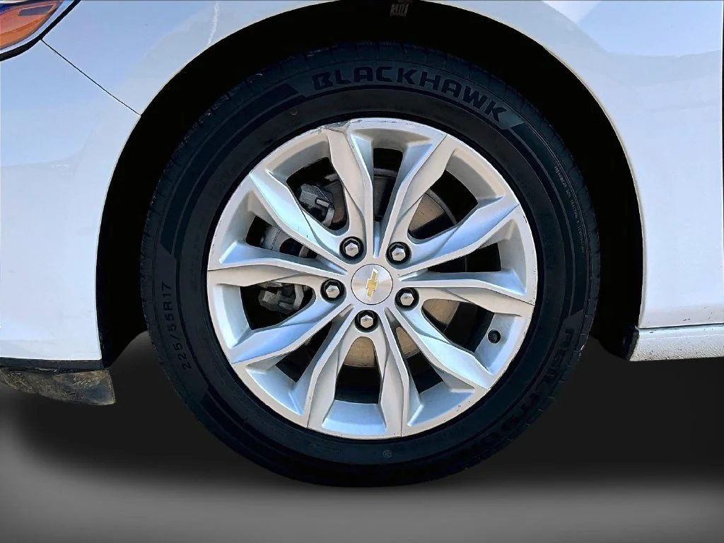 Used 2024 Summit White Chevrolet LT image 39