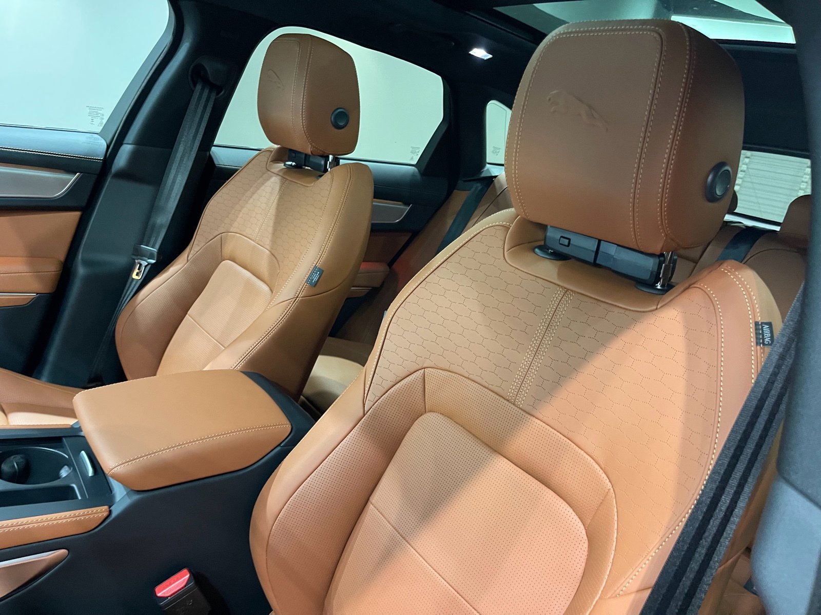 2026 Jaguar F-Pace R-Dynamic S - Photo 8