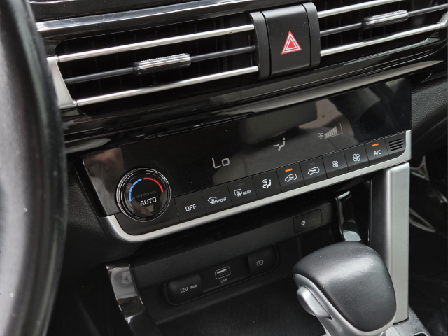 Used 2021 Black Kia EX image 26