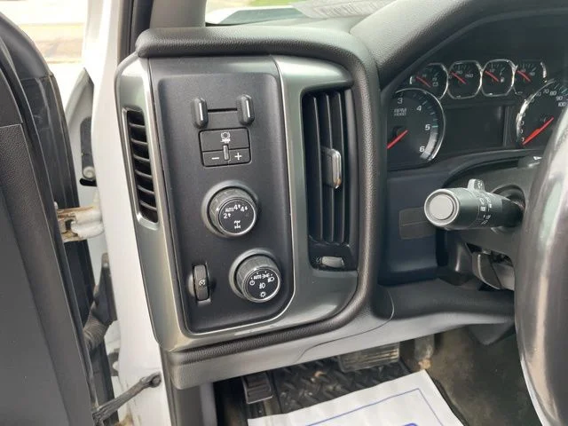 Used 2018 White Chevrolet LT image 8