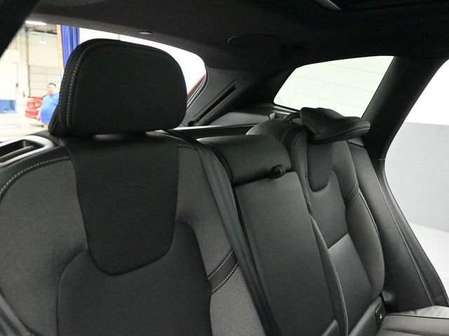 2022 VOLVO XC60 - Image 26