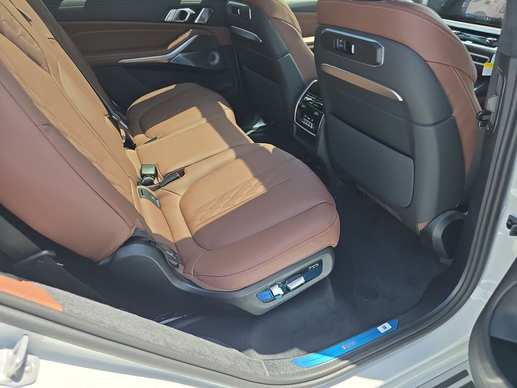 New 2027 Mineral White Metallic BMW xDrive40i image 11