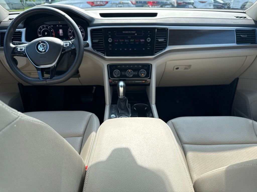 Used 2019 Black Volkswagen SEL image 19