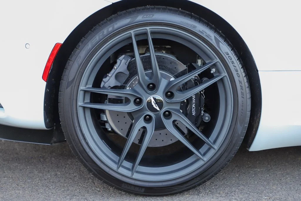 2019 Aston Martin DBS Superleggera Base - Photo 14