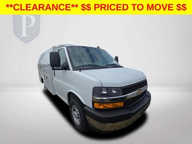 New 2025 Summit White Chevrolet 1WT image 15