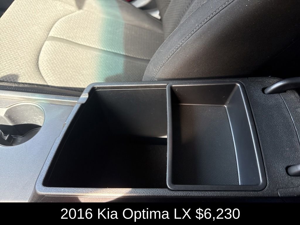 Used 2016 Snow White Pearl Kia LX image 26