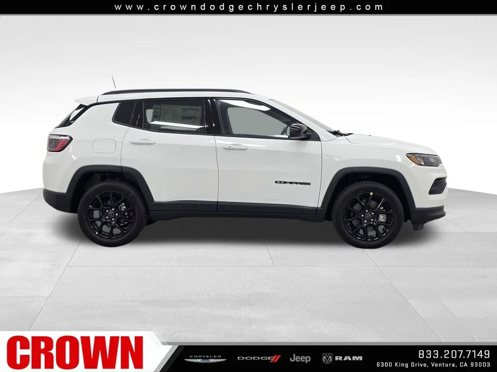 New 2026 Bright White Clearcoat Jeep Latitude image 4