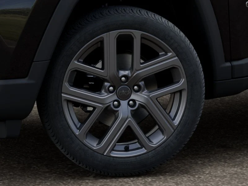 New 2026 Diamond Black Crystal Pearlcoat Jeep Limited image 4