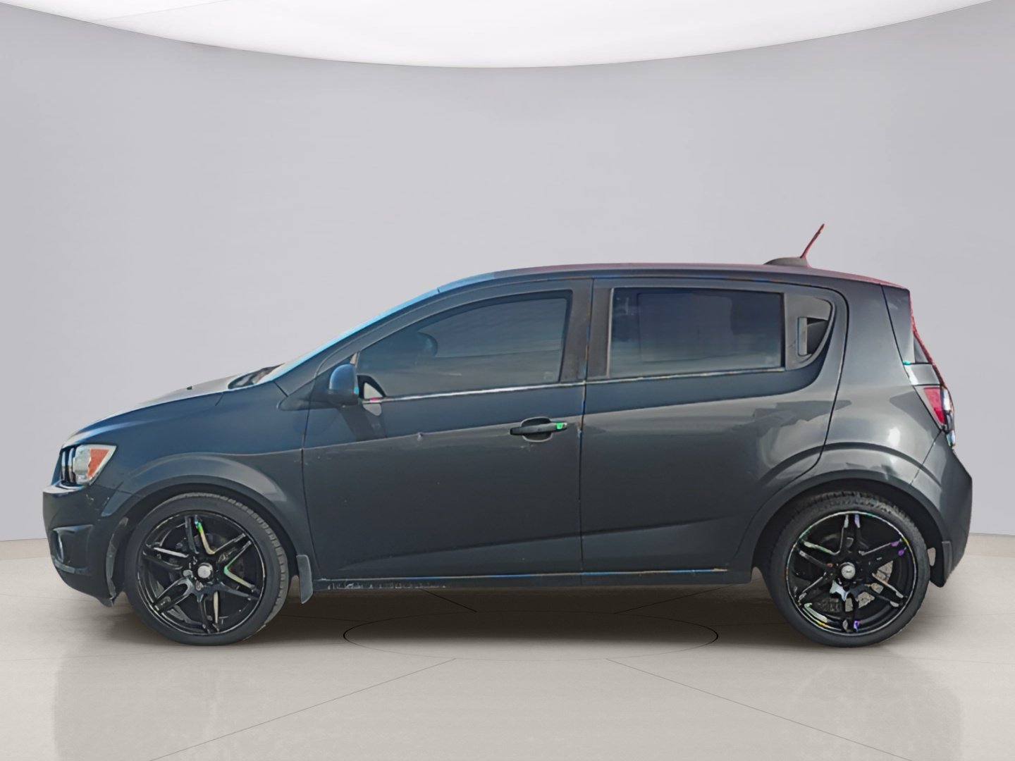 Used 2015 Grey Chevrolet LT image 2