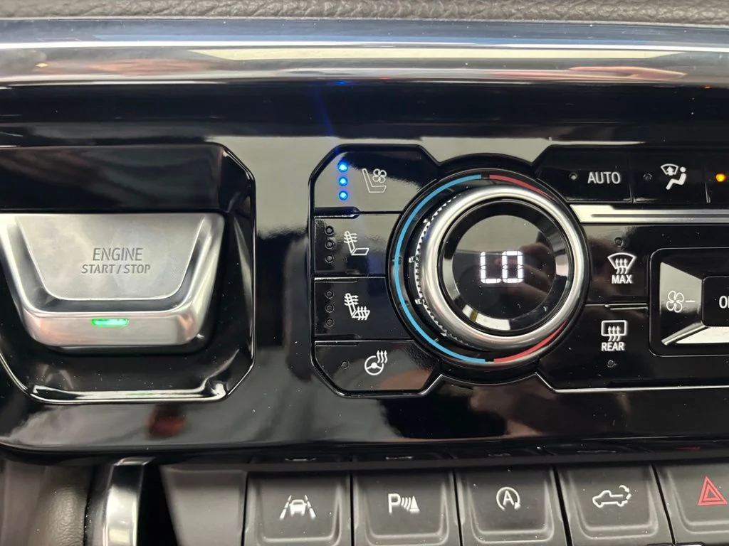 Used 2023 Silver GMC Denali image 28
