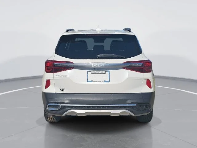 Used 2023 White Kia S image 4